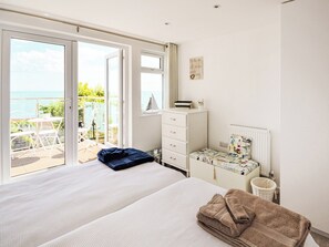 3 bedrooms, free WiFi - 3 bedroom accommodation in Ventnor (Ventnor)