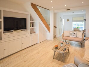 TV - 3 bedroom accommodation in Ventnor (Ventnor)
