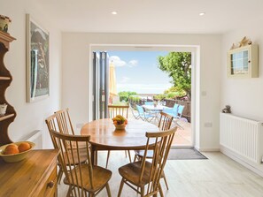 Dining - 3 bedroom accommodation in Ventnor (Ventnor)
