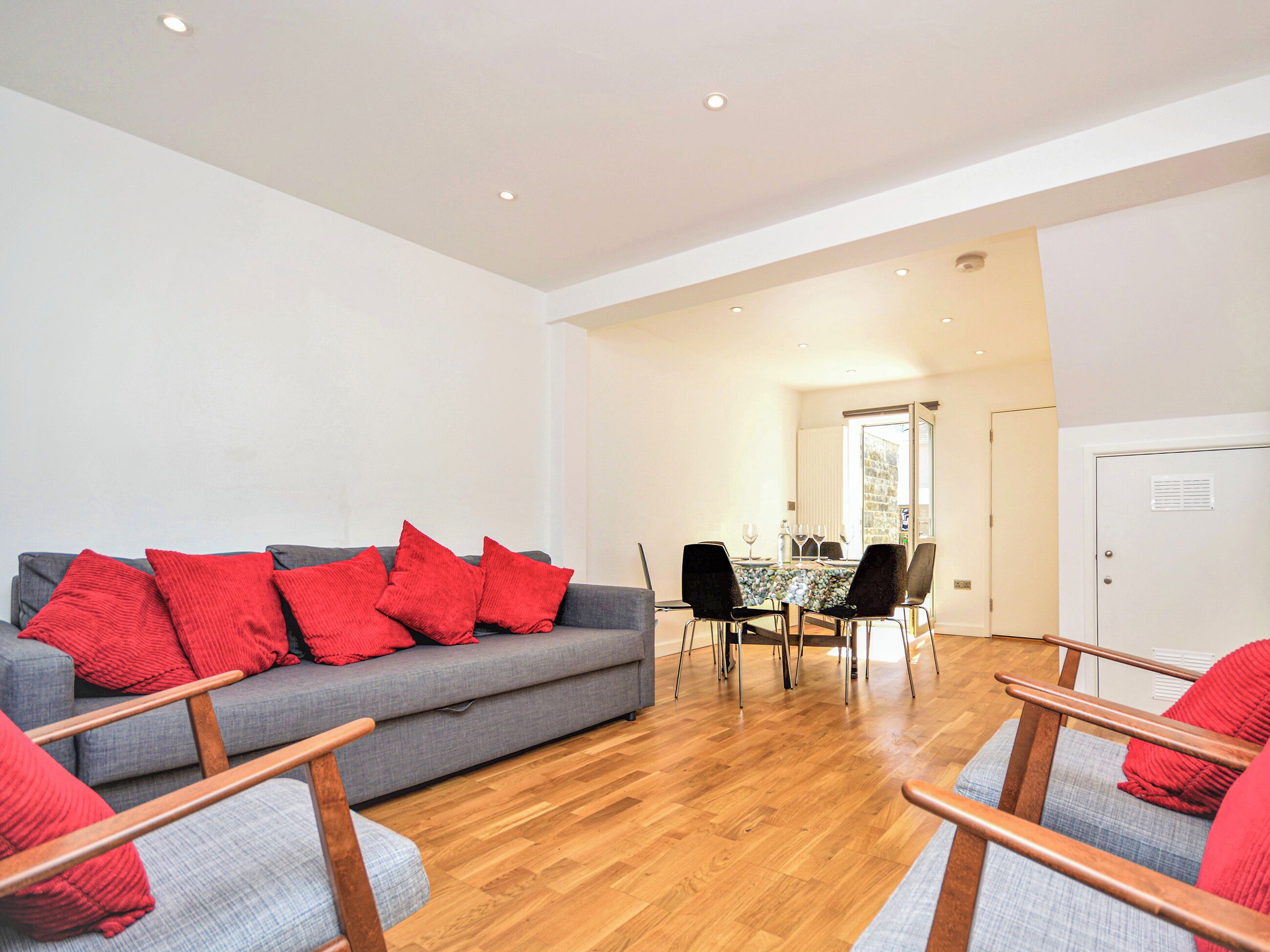 2 Bedroom Accommodation In Ventnor - Shanklin
