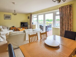 TV - 3 bedroom accommodation in Seaview (Seaview)
