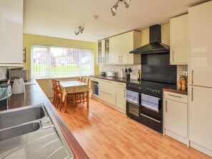 Dishwasher - 3 bedroom accommodation in Seaview (Seaview)