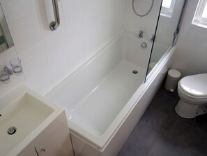 Towels - Pine Chalet 24 - UKC5227 (Crieff)