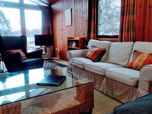 TV - Cedar Chalet 14 - UKC5235 (Crieff)