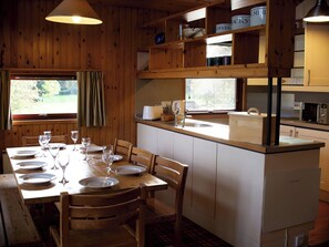 Dining - Cedar Chalet 10 - UKC5233 (Crieff)