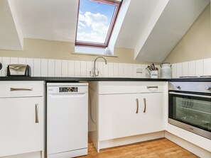 Dishwasher - The Stable Loft - UKC5299 (Beadnell)