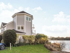 Exterior - 3 bedroom accommodation in South Cerney, Cotswolds near Cirencester (South Cerney, Cotswolds near Cirencester)