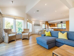 Living area - 3 bedroom accommodation in South Cerney, Cotswolds near Cirencester (South Cerney, Cotswolds near Cirencester)