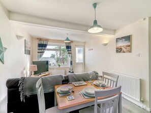 Dining - 3 Mount Brioni - UKC5339 (Torpoint)