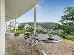 Outdoor dining - 7 Mount Brioni - UKC5342 (Torpoint)