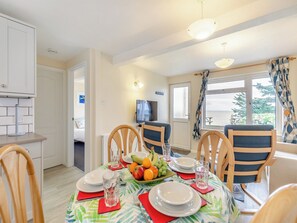 Dining - 4 Mount Brioni - UKC5340 (Torpoint)