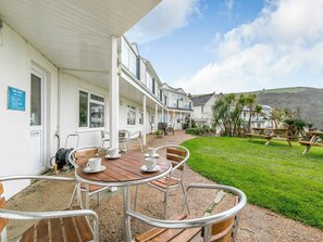 Outdoor dining - 5 Mount Brioni - UKC5341 (Torpoint)