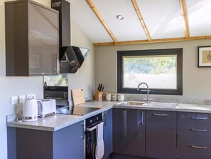 Dishwasher, high chair - 2 bedroom accommodation in Stanton-On-The-Wolds (Stanton-On-The-Wolds)