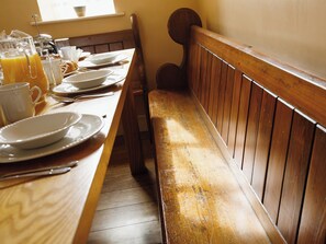 Dining - 4 bedroom accommodation in Freshwater East near Pembroke (Freshwater East near Pembroke)