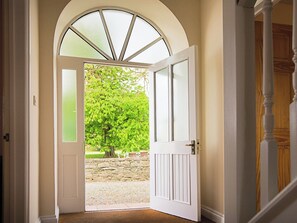 Interior - 4 bedroom accommodation in Freshwater East near Pembroke (Freshwater East near Pembroke)