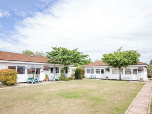Exterior - 2 bedroom accommodation in Dawlish (Dawlish)
