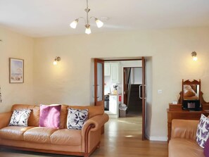 TV - 2 bedroom accommodation in Freshwater East near Pembroke (Freshwater East near Pembroke)