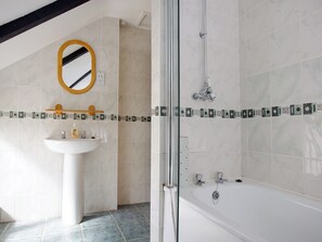 Towels - 2 bedroom accommodation in Freshwater East near Pembroke (Freshwater East near Pembroke)