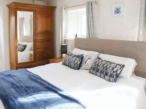 3 bedrooms, free WiFi - Beautifully positioned in mature grounds is this delightful barn conversion. (Freshwater East near Pembroke)