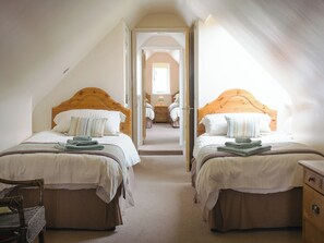 3 bedrooms, free WiFi - Beautifully positioned in mature grounds is this delightful barn conversion. (Freshwater East near Pembroke)