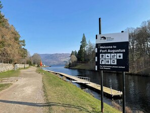 A sign welcoming visitors to Fort Augustus, indicating amenities such as a boat, a picnic area, and a toilet. - Raven Wing 1 - Àite Brēagha - UKC5425 (Fort Augustus)