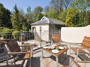 Outdoor dining - Number Five - UKC4967 (Tawstock, near Barnstaple)