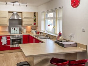 Dishwasher, high chair - 2 bedroom accommodation in Fort Augustus (Fort Augustus)