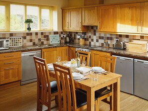 Dishwasher, high chair - 1 bedroom accommodation in Freshwater East near Pembroke (Freshwater East near Pembroke)