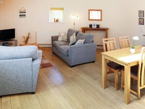 TV - 1 bedroom accommodation in Freshwater East near Pembroke (Freshwater East near Pembroke)