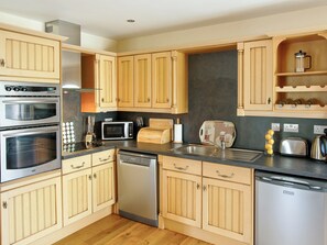 Dishwasher, high chair - 2 bedroom accommodation in Freshwater East near Pembroke (Freshwater East near Pembroke)
