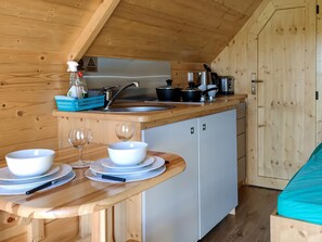 Private kitchen - A simply stunning eco-Pod for a fantastic getaway. (Brodie, near Forres)