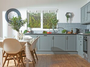 Dishwasher, high chair - Little Dunley Cottages - Apple Lodge (Bovey Tracey)