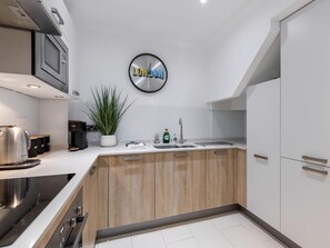 Private kitchen - 3 bedroom accommodation in Bournemouth (Bournemouth)