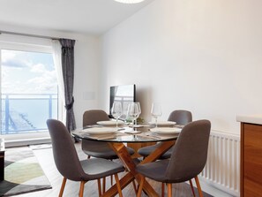 Dining - 1 bedroom accommodation in Poole (Poole)