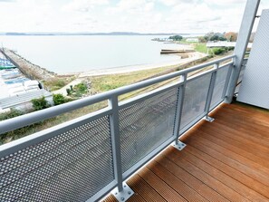 Property grounds - 1 bedroom accommodation in Poole (Poole)