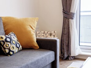 TV - 1 bedroom accommodation in Poole (Poole)