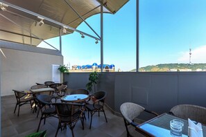 Outdoor dining - Renion Hills (Almaty)