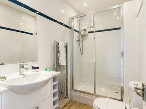 Towels - 3 bedroom accommodation in Poole (Poole)