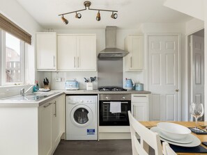 Dishwasher - 3 bedroom accommodation in Poole (Poole)