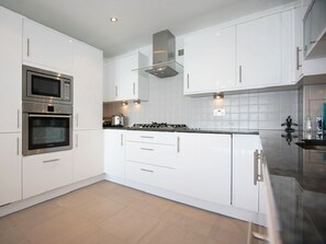 Dishwasher - 2 bedroom accommodation in Poole (Poole)