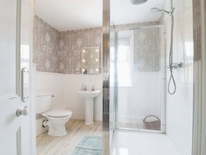 Towels - 5 bedroom accommodation in Whitwell, Near Ventnor (Whitwell, Near Ventnor)