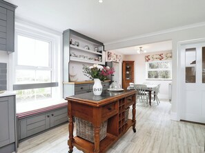 Dining - 5 bedroom accommodation in Whitwell, Near Ventnor (Whitwell, Near Ventnor)