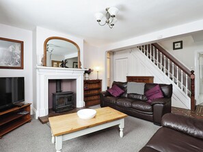 TV, fireplace - 5 bedroom accommodation in Whitwell, Near Ventnor (Whitwell, Near Ventnor)