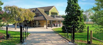 7 bedroom accommodation in Bishopsoil, near Goole