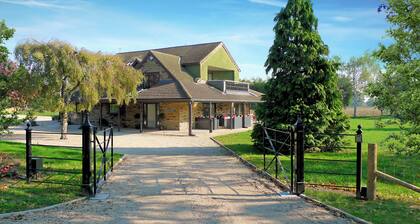 7 Schlafzimmer Unterkunft in Bishopsoil, near Goole