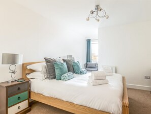 2 bedrooms, free WiFi - 2 bedroom accommodation in Poole (Poole)