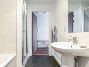 Towels - 2 bedroom accommodation in Poole (Poole)