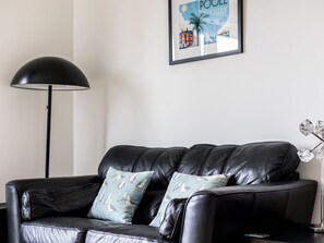 TV - 1 bedroom accommodation in Poole (Poole)
