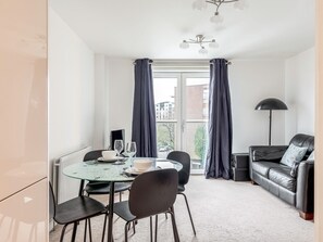 TV - 1 bedroom accommodation in Poole (Poole)