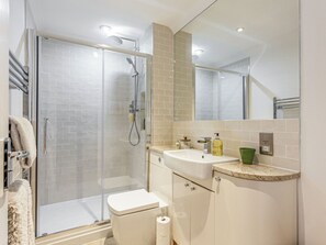 Towels - This stunning townhouse keeps giving and giving. (Poole)